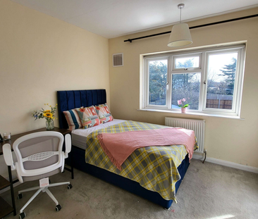 Tudor Drive Room 2 - Photo 4