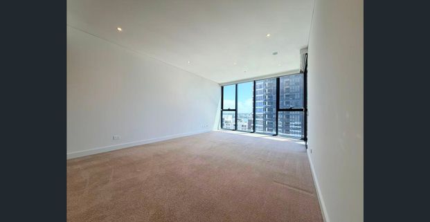 2 Bedroom Executive Apartment in Rhodes Central - Photo 1