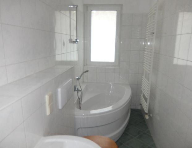 Hübsch gemacht für Sie ... Balkon, Eckbadewanne ... - Foto 1