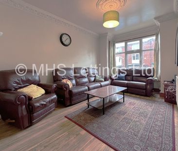 6 Bedroom Mid Terraced House for rent in Manor Drive - Photo 1