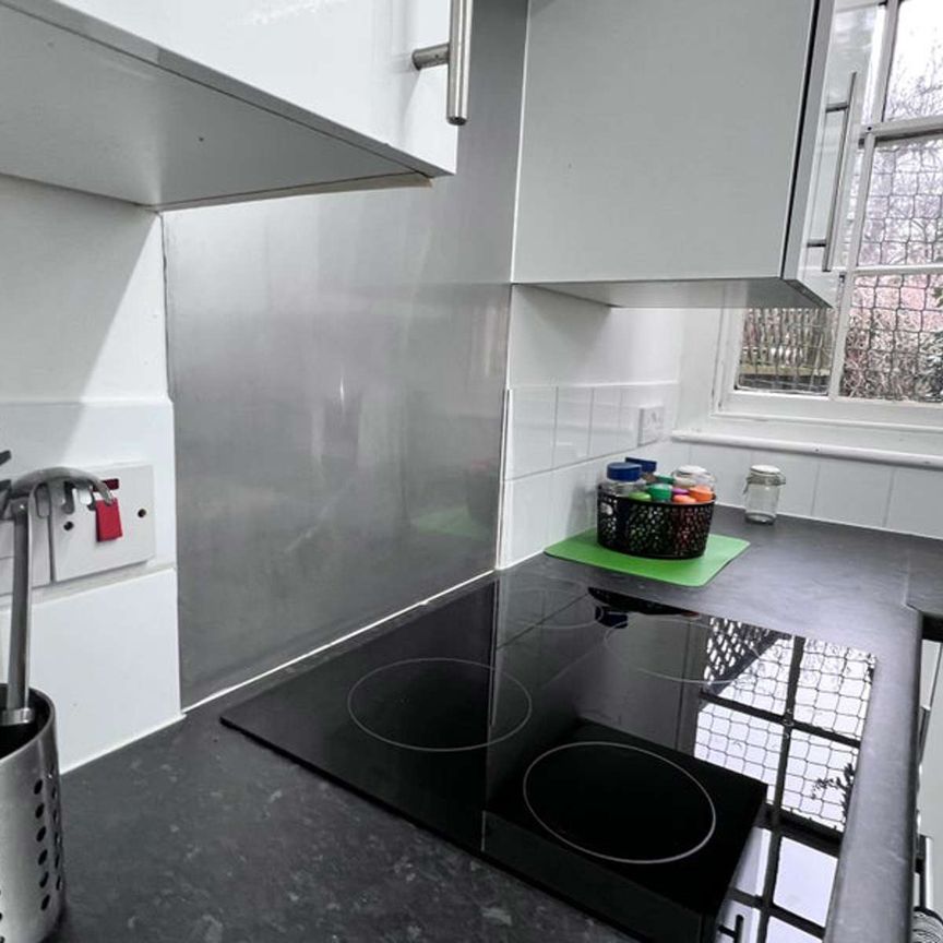 A Fine Houseshare for Rent in Oxford Rm4 Somerville - Photo 1