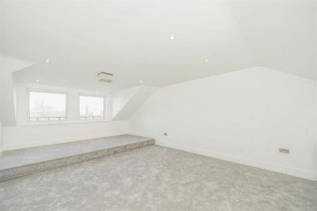 3 bedroom flat to rent - Photo 3