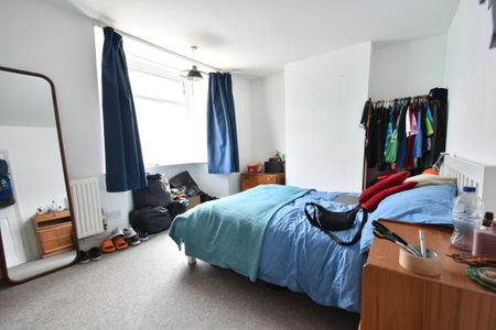 3 bedroom semi-detached house to rent - Photo 4