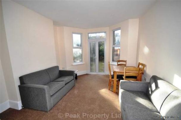 1 bedroom property to rent in Westcliff On Sea - Photo 1