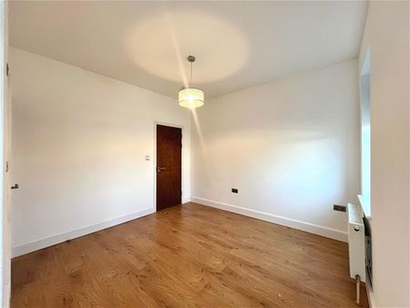 2-4 Forest Drive East, London - Photo 4