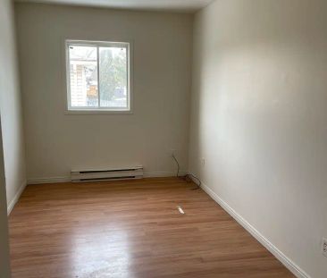 Killaly Suites — Spacious 3 bedroom with deck - Photo 3