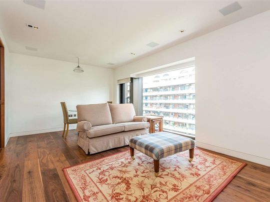 A 1 bedroom apartment situated on the sixth floor of the highly sought after Roman House development with 24 hour concierge and a private gymnasium. - Photo 1