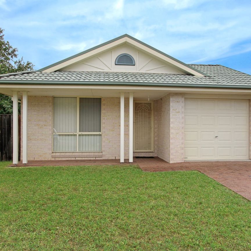 A SPACIOUS SINGLE LEVEL FAMILY HOME! - Photo 1