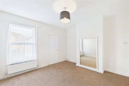 2 bedroom end of terrace house to rent - Photo 4