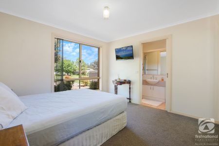 COMFORTABLE FAMILY HOME - Photo 3