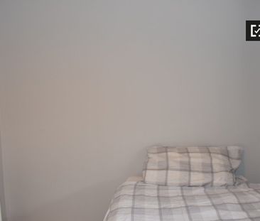 Room for rent in 4-bedroom apartment in Glasnevin, Dublin - Photo 6