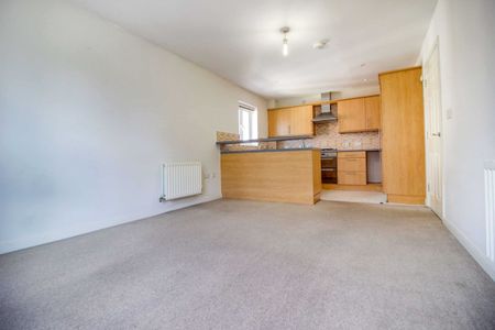 Brunel Crescent, Swindon, Swindon, SN2 - Photo 2