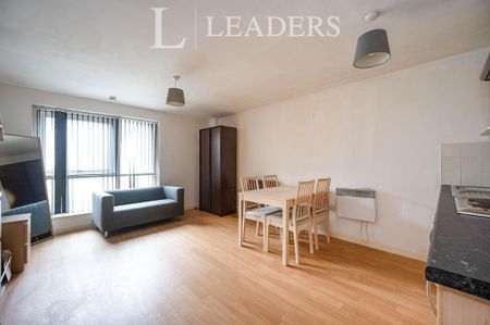 Studio to rent - Photo 2