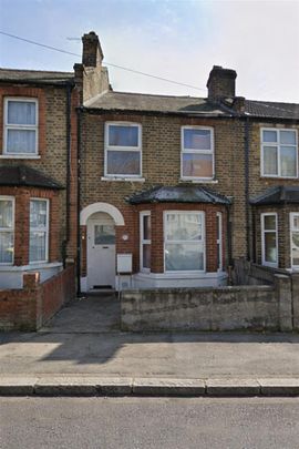 Leonard Road, London SW16 - Photo 1
