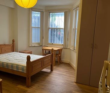 Studio Flat, Charleville Rd, W14 - Photo 1