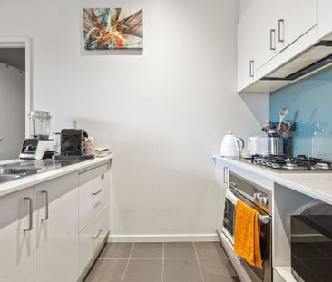 A beautifully presented 1-bedroom apartment in Kingston with a stud... - Photo 1