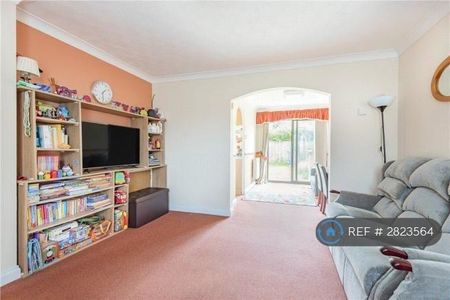 3 bedroom semi-detached house to rent - Photo 2