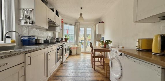 House share to rent - Photo 2