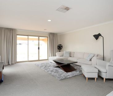 Stylish 3-Bedroom Home with 2 Bathrooms and Double Garage - Photo 6