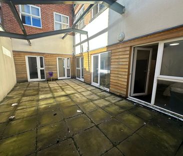 Studio Flat, Halley House, NG1 - Photo 1