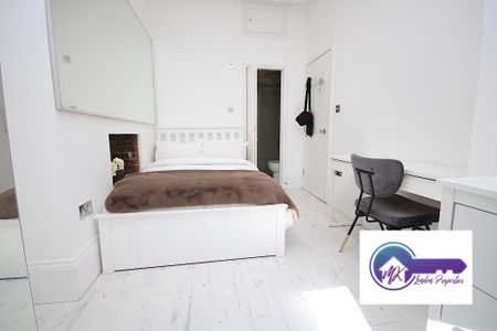 1 bedroom in a flat share to rent - Photo 2