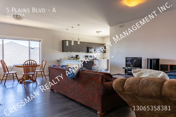 3 Bed 2 Bath Upper level townhouse in Pilot Butte - Photo 1