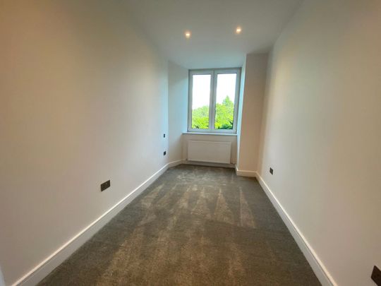 2 bedroom Flat in Lavenir, Bracknell - Photo 1