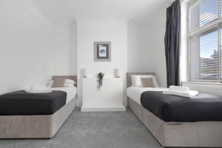 5 bedroom detached house to rent - Photo 5