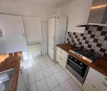 2 Bed Maisonette, Fairfield Drive, HA2 - Photo 6