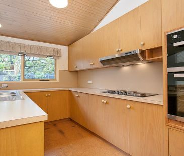 Great Location in Surrey Hills - Photo 6