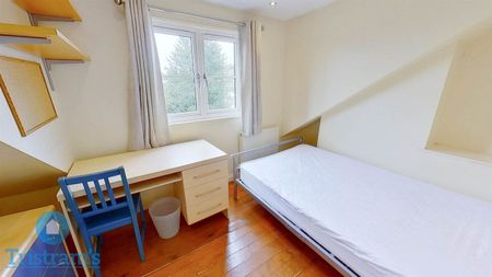 5 bed Mid Terraced House for Rent - Photo 4