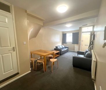 5 Bed Terraced House, Stokes Croft, BS1 - Photo 2