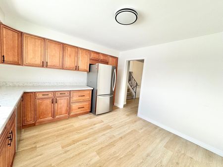 For Lease - 221 First Road, Hamilton, Ontario - Photo 3