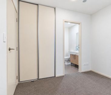 Spacious Ground-Floor Living - Photo 2