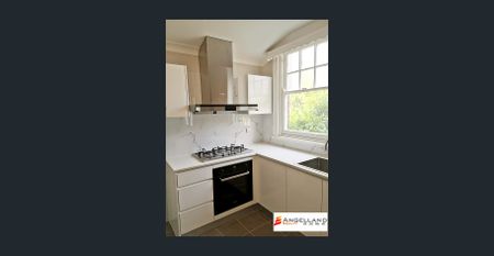 Great Location House at Burwood - Photo 4