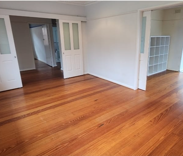 33 Parkmore Road, Forest Hill, VIC - Photo 1