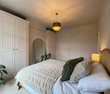 4 bedroom semi-detached house to rent - Photo 6