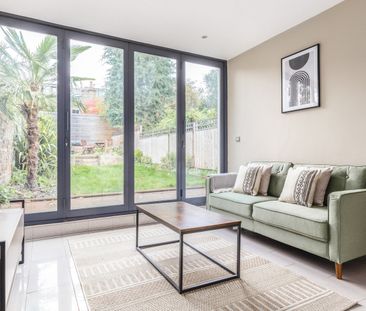 2 Bed Flat, Shakespeare Road, W3 - Photo 2