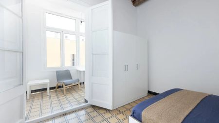 Room in a shared 4-bedroom apartment for rent in Sant Pere Santa Caterina i la Ribera - Photo 5
