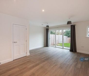 3 bedroom end of terrace house to rent - Photo 4