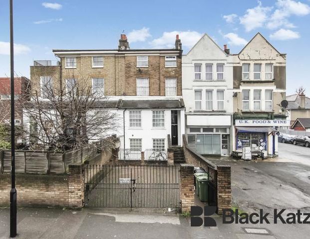 Small but perfectly formed, self contained top floor studio - Photo 1