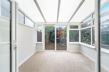 To Let 4 Bed House - Semi-Detached - Photo 3