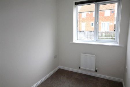 3 bedroom semi-detached house to rent - Photo 3