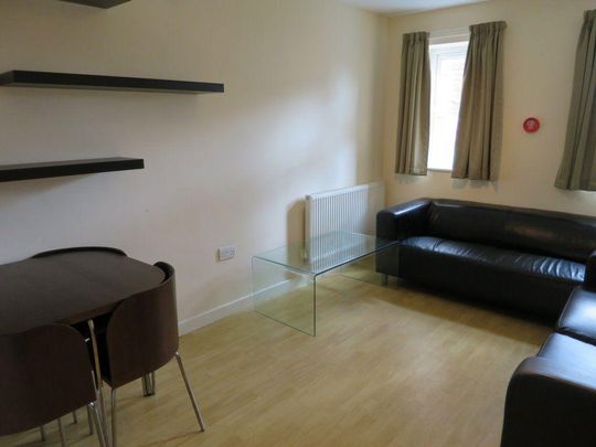 4 bedroom flat to rent - Photo 1