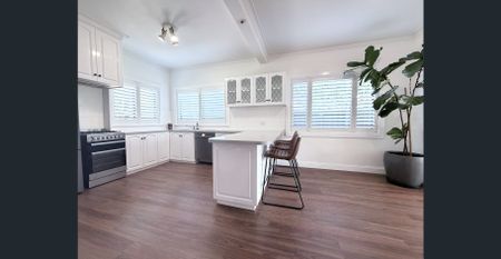 Renovated home with separate studio. - Photo 2