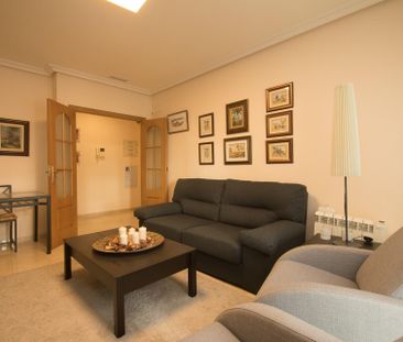 Piso de alquiler en Calle Santa Barbera, Centro - Photo 2