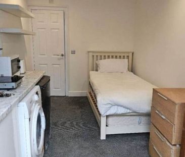 Studio Flat, London, NW9 - Photo 2