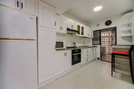 Cozy and bright room on Avenida Peñarrocha - Photo 3