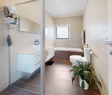 Super Spacious Townhouse - Photo 6