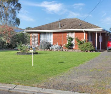 FAMILY HOME IN GREAT LOCATION - Photo 2